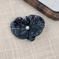 Detalle de pinza para el pelo de orquídea en acetato jaspeado púrpura con perla elegante - Negro