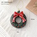 Colgante de corona de Navidad con lazo rojo y bayas decorativas, tamaño 9x4x10,5 cm - Guirnalda (ZXC-12088)