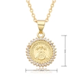 Dettaglio del ciondolo religioso in oro da 13 mm con brillanti cristalli di zircone - Stile Tondo Moneta Vergine Maria (C149)