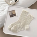 Beige geribbelde sokken met ruches voor dames gemaakt van ademend mesh katoen materiaal - Havermout