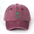 Berretto vintage in cotone lavato bordeaux con ricamo dello stemma saudita verde - Borgogna