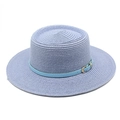 Dettaglio cappello di paglia lavanda con cinturino in pelle azzurra e fibbia oro - M (56-58cm) / Celeste