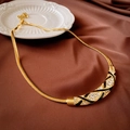 Collier chaîne serpent dorée vintage avec pendentif géométrique noir et strass blancs - 99# Collier - Collier géométrique en émail avec chaîne serpent dorée