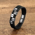Dettaglio del bracciale multistrato in pelle intrecciata nera con chiusura magnetica argento - Nero
