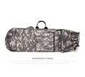 Dettaglio della borsa da skateboard mimetica digitale con tasche a zip e manici resistenti - 110cmX32cm / Grande Camouflage Grigio