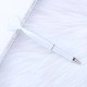 Stylo à bille blanc en forme de cœur sur un fond de tissu doux et un livre blanc - Cœur / Blanc