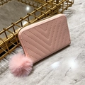 Roze gewatteerde korte portemonnee met ritssluiting en zachte pompon-accessoire - Roze