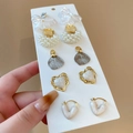 Dettaglio di cinque paia di orecchini placcati in oro con perle e disegni a cuore - Perno in Acciaio - Oro Bianco (Set da 10)