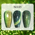 Detalle macro del esmalte de uñas verde ojo de gato n.º 05 con efectos de cristal brillante - Gel de Ojo de Gato de Arena Movediza de Ensueño 05