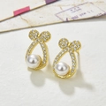 Elegante gouden strik oorbellen met witte parels en sprankelende zirkonia steentjes - Strik Stijl (ZYN-DME274G-1)