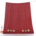 Asciugamano da bagno rosso in cotone spesso con ricamo Nordic Style e trama morbida - 70x140cm / Rosso vino a rombi