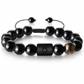 Detalle de pulsera trenzada del zodiaco Tauro con piedra ojo de tigre y cuenta mate - Tauro