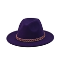 Détail d'un chapeau fedora violet foncé à large bord avec chaîne décorative en résine rose - Violet Foncé (07)
