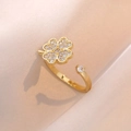 Adjustable golden clover ring with sparkling cubic zirconia pavé and open band design - Rotating Heart Open Ring / Gold