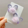 Dettaglio di fermagli per capelli viola in finta pelliccia con orecchie glitter - Fermagli Semirivestiti in Pizzo Viola Taro (1 Paio)