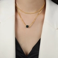 Dubbellaagse gouden kralenketting met een donkergroene vierkante agaat hanger sieraad - Gouden Halsketting (P1893)
