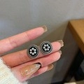 Vintage karierter runder Ohrstecker mit schwarzem Punkt und weißen Perlen - Schwarzperle Retro Punkt Ohrstecker (1# Silberstift - Schwarz)