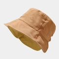 Detalle del sombrero de pescador en algodón caqui con costuras y textura de lona premium - Talla única / Camel