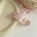 Close-up of pink marble pattern hair clip made of acetate on a minimalist display tray - Sakura Pink - Wing Style