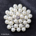 Elegant 4.3x4.5cm round pearl and rhinestone floral cluster brooch with silver finish - Pearl Flower Silver