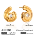 Detailansicht der 18K vergoldeten Edelstahl Spiralen-Ohrringe mit Zirkonia-Stein - Spiralwellen Ohrstecker (JDE0311125)