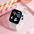 Montre numérique carrée blanche motif astronaute avec affichage LED pour femmes - Blanc