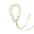 Detail der verstellbaren 18k vergoldeten Schiebeperle am weißen Perlenarmband - Cremeweißes Perlenarmband 12mm