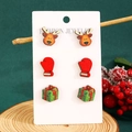 Detail der Weihnachts-Ohrstecker aus Holz mit Motiven von Rentier, Handschuh und Geschenk - Holz Rentier Stil