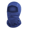 Primer plano de los detalles del pasamontañas de ciclismo de malla azul transpirable - L (58-60cm) / Azul Zafiro