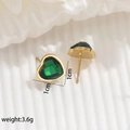 Elegantes pendientes de corazón dorados con una piedra preciosa verde oscuro facetada - Stud aretes / Circonita Verde