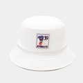 Détail du chapeau bob blanc en coton avec écusson brodé JE PENSE A TOI et oiseaux - M (56-58cm) / Blanc