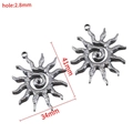 Ciondolo sole in acciaio inossidabile argento antico con spirale e altezza 41mm - 41×34mm Colore Acciaio