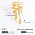 Anillo de lazo en acero inoxidable dorado con textura plisada y banda abierta ajustable - Estilo Lazo Plisado (JZ21311)
