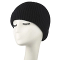 Gros plan d'un bonnet en maille côtelée noire sur une tête de mannequin pour l'hiver. - Adulte / Noir