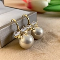 Elegant gold bow earrings with champagne pearls and heart-shaped cubic zirconia - E5630 Silver Pin-Champagne