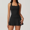 Ensemble de yoga noir dos nu pour femme avec haut à encolure carrée et jupe de sport plissée - S / Gilet + Jupe / Noir Premium