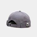 Détail de la casquette docker grise montrant la texture du tissu et la boucle en métal - Réglable / Gris