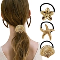 Set aus drei goldenen Haargummis mit Seestern Blume und Muschel Anhängern - Set 32 (3-teilig Blume/Seestern & Muschel Ozean-Thema)