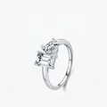 S925 Sterling Silber Ring mit Herz und Smaragdschliff Steinen auf weißem Grund - US Größe 5 / 925 Sterlingsilber