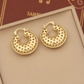 Goldene hohle Creolen mit Sternen-Ausschnitt in einer hochwertigen Schmuck-Geschenkbox - Hohles Stern-Design(1#) / Gold