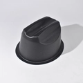 Détail du support à chapeau en plastique noir avec base ronde et rainure de maintien - Support de Chapeau Rigide Sommet Plat (Noir)