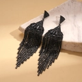 Orecchini a nappa a ventaglio in stile dark con zirconi neri su base di marmo bianco - Nero (Perno per orecchino in argento)