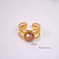Macro detail of gold multilayer open ring with pink stone, 10mm diameter and 3.6g weight - Sunstone