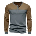 Detail von Kontrastärmeln und 4-Knopf-Henley-Ausschnitt an Herren Langarm-T-Shirt - S / Khaki Patchwork Grau