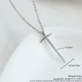 Collana con ciondolo a forma di spada in rame argentato lucido e catena a maglie fini - Croce/Spada (Placcato Oro Bianco) / Argento