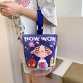 Donkerblauwe canvas emmertas met cartoonillustraties en houten handvaten met ringen - Hallo Appel Meisje
