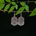 Dettagli di orecchini bohémien in argento vintage con smalto su un ramo - Disco nappa blu scuro rosso vino(E3058-3)