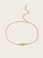 Dettaglio cintura a catena dorata con accenti in perle bianche e ciondoli a moneta - 1501# Catena d'oro con corda bianca