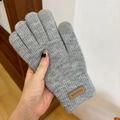 Winter grey knit touchscreen gloves for women featuring a stylish leather fashion label - Touchscreen Maillard Style Gray