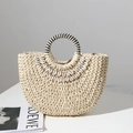 Bolso de paja tejida a rayas con adornos de conchas blancas para vacaciones de playa - Blanco Roto